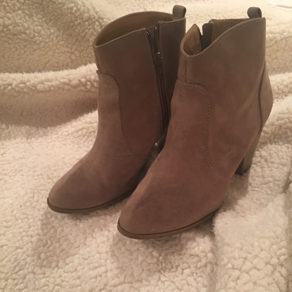 Express Suede Ankle Bootie Tan/Gray